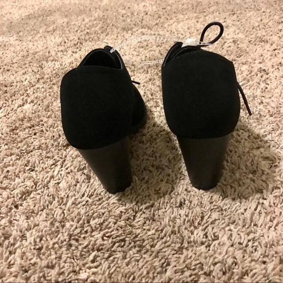 💋SOLD! NEW Black Suede Heeled Booties size 8M - Picture 3 of 6